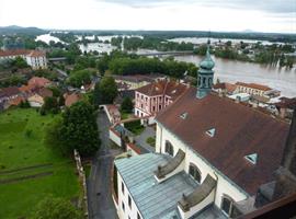 Povodeň 2013: pohled na Labe z věže u katedrály sv. Štěpána